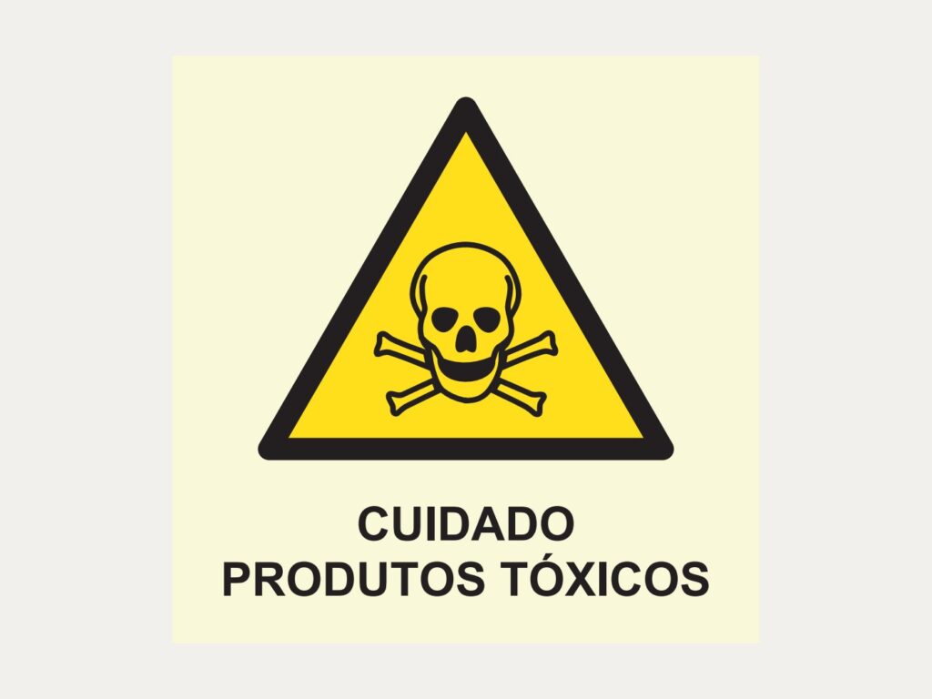 Placa A7 – Cuidado, risco de produtos tóxicos, 20 x 20 cm